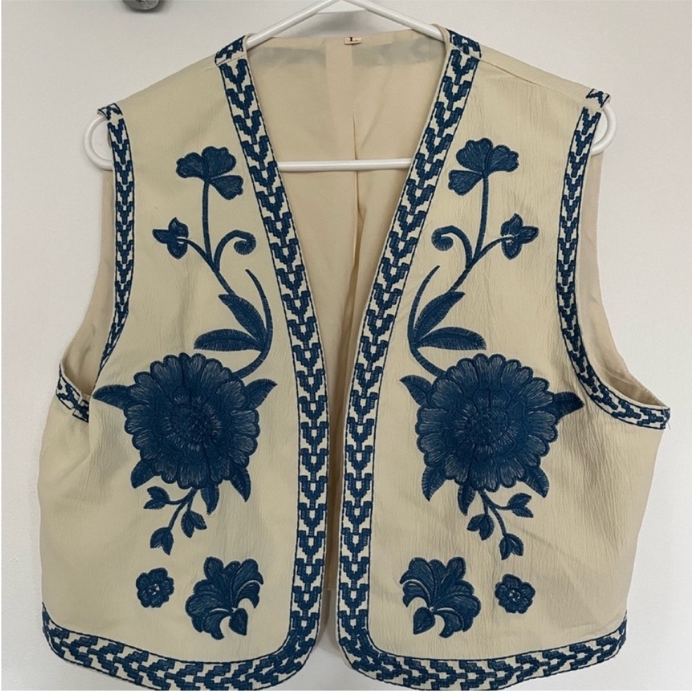 SHEIN Floral Embroidered Vest in Cream and Blue